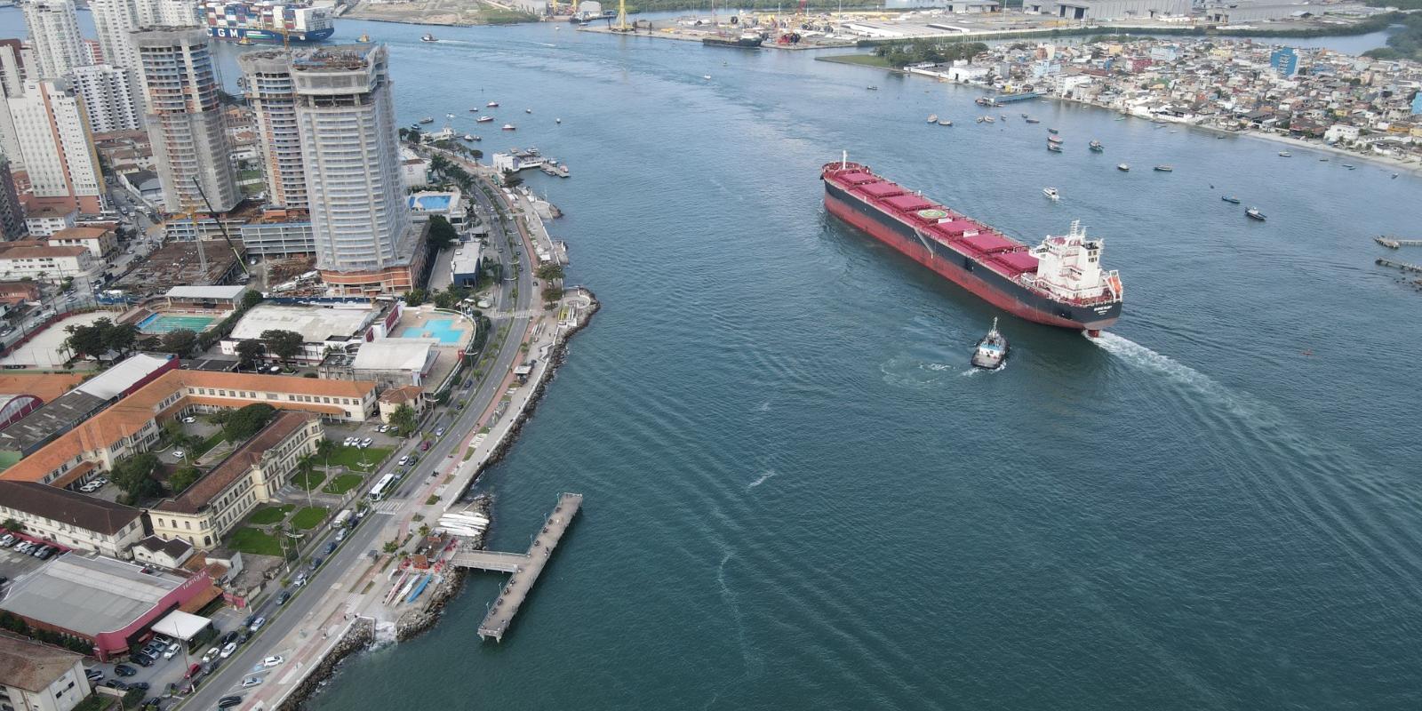 A concessão do canal de acesso do Porto de Santos poderá envolver até R$ 23,453 bilhões ao longo de um contrato inicial de 25 anos