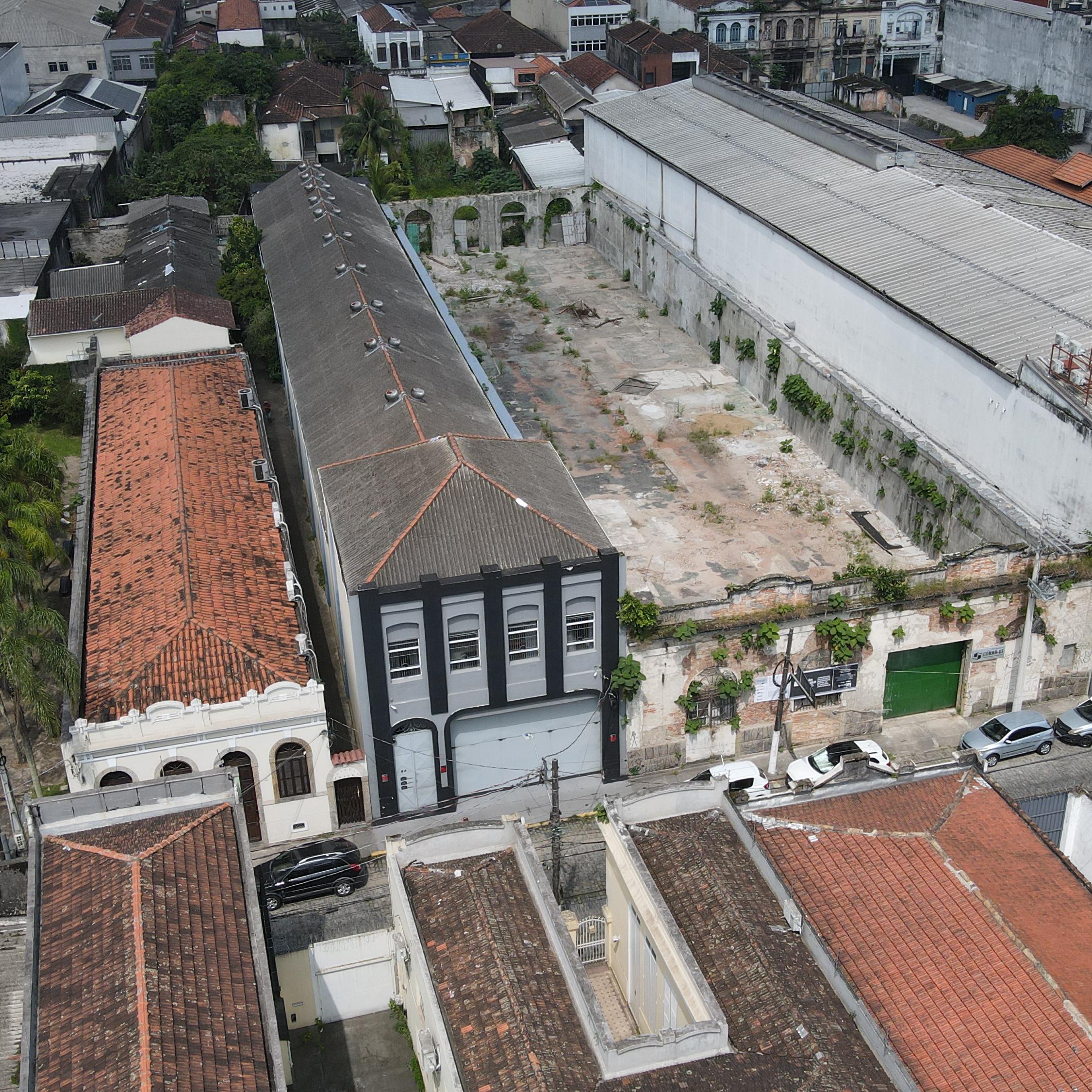 Neste terreno da Rua Visconde do Rio Branco, próximo ao Outeiro de Santa Catarina, será erguido um prédio com térreo e quatro andares