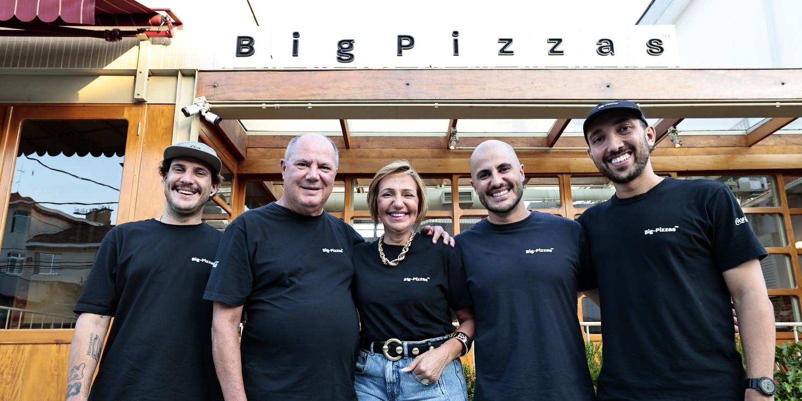 Casal José e Rose (centro) começou na garagem; depois Matheus (à esq.), Lucas e Luan ampliaram o negócio