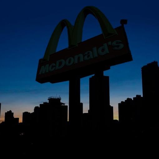 Adesão da rede McDonald's à ação global Hora do Planeta ocorre pelo 18º ano consecutivo