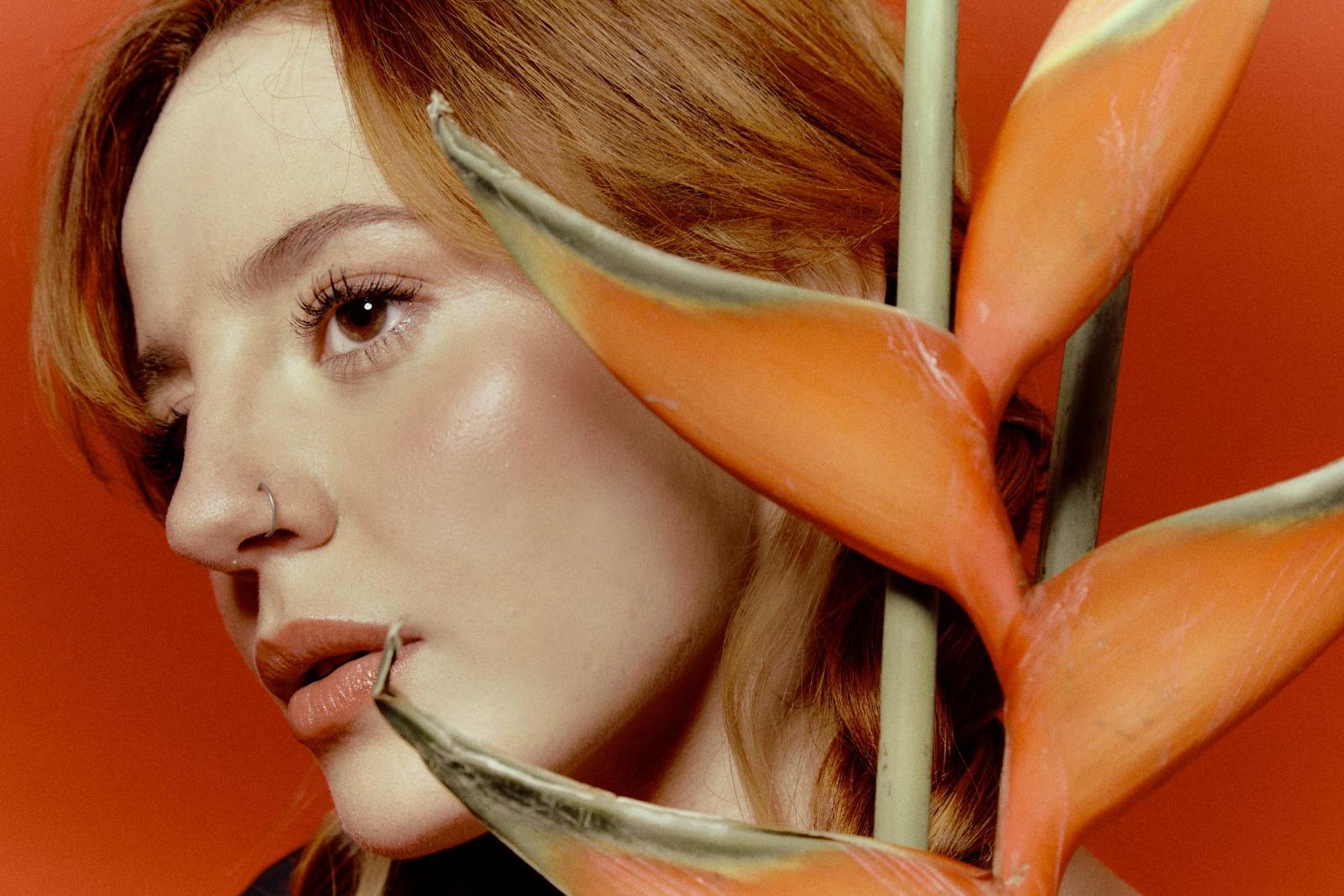 Atriz, cantora e produtora, Cella vem consolidando seu nome entre os destaques da nova geração