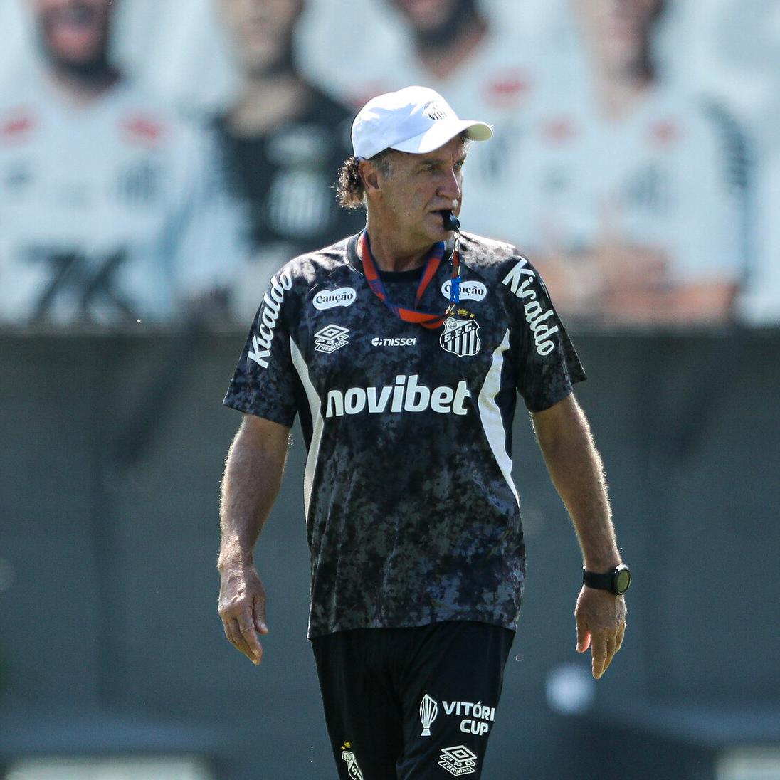 Há nove dias no Peixe, Cuca vai conhecendo o elenco e testando novas formações táticas