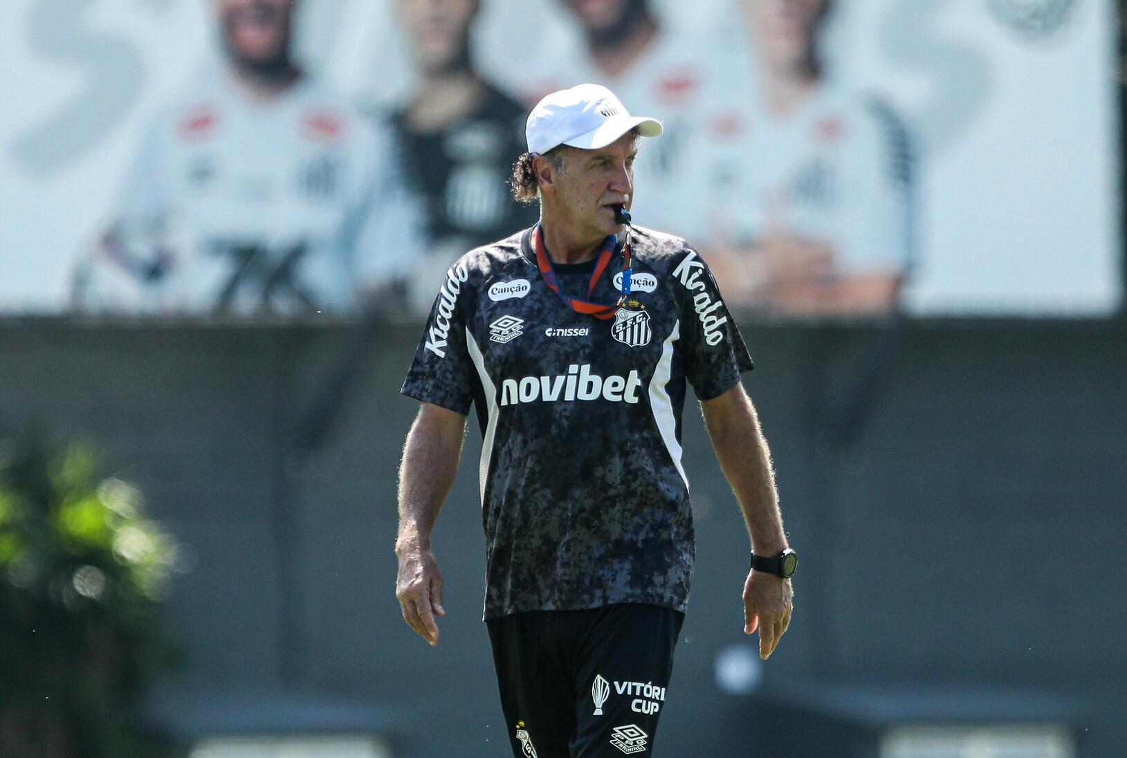 Há nove dias no Peixe, Cuca vai conhecendo o elenco e testando novas formações táticas