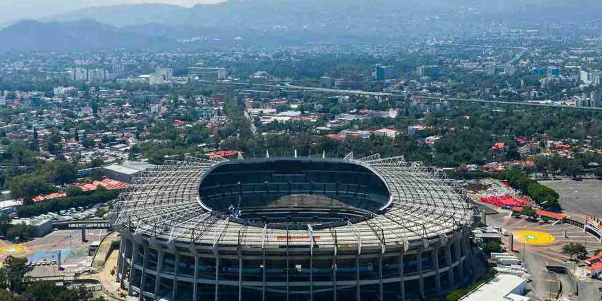 Torcedor morre ao tentar mudar de setor pulando a grade na reinauguração do Estádio Azteca