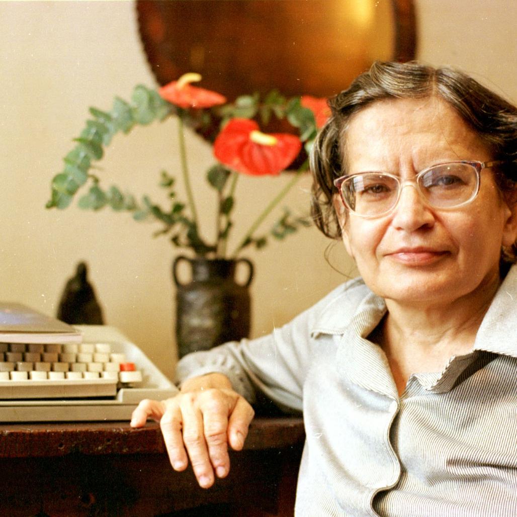 Uma das poetisas conhecidas por atualizar o modernismo, Orides ganhou o Prêmio Jabuti em 1986