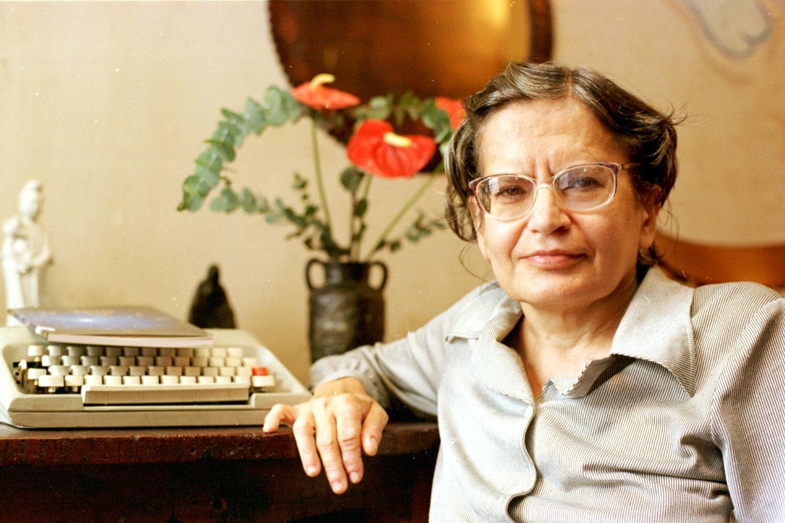 Uma das poetisas conhecidas por atualizar o modernismo, Orides ganhou o Prêmio Jabuti em 1986