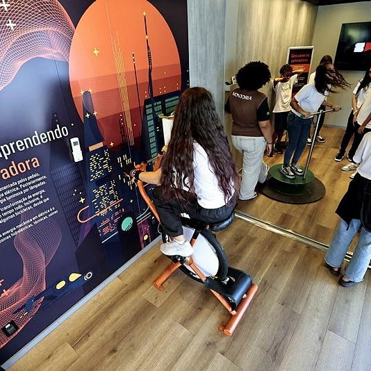 Com atividades que abordam temas como universo, vida, tecnologia e sociedade, a iniciativa aposta na chamada educação não formal