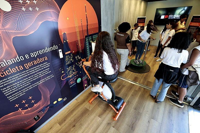 Com atividades que abordam temas como universo, vida, tecnologia e sociedade, a iniciativa aposta na chamada educação não formal