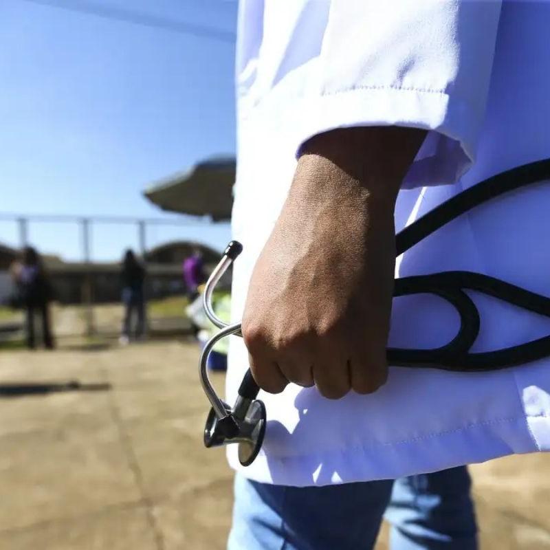 Adicional dá 8% do salário, diz Prefeitura; para Sindimed, é mais