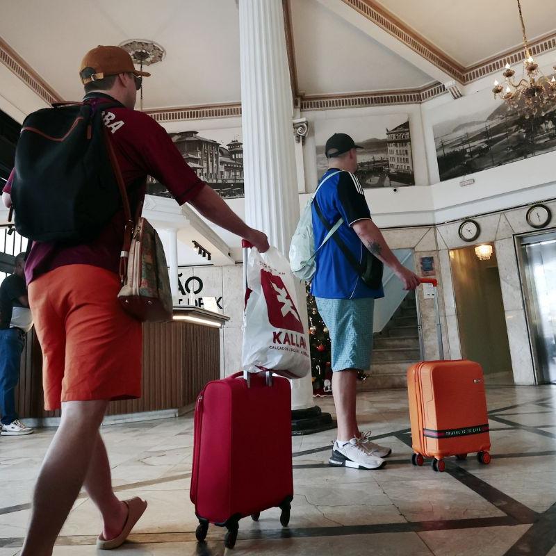 Até esta segunda-feira, 47,01% dos leitos em cinco cidades da região estavam reservados, afirma sindicato do setor