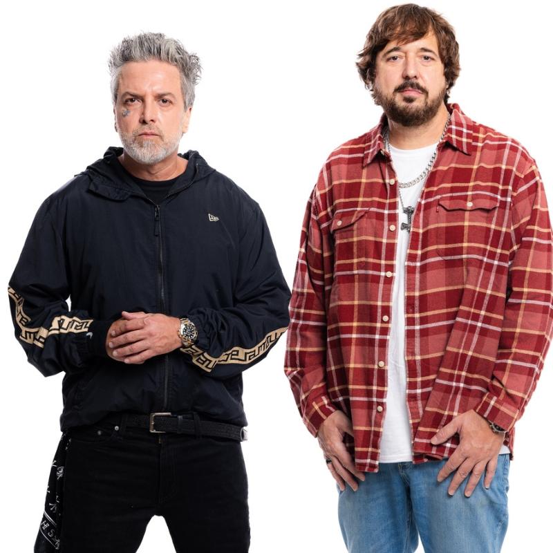 Thiago Castanho e Marcão Britto, integrantes fundadores do Charlie Brown Jr.