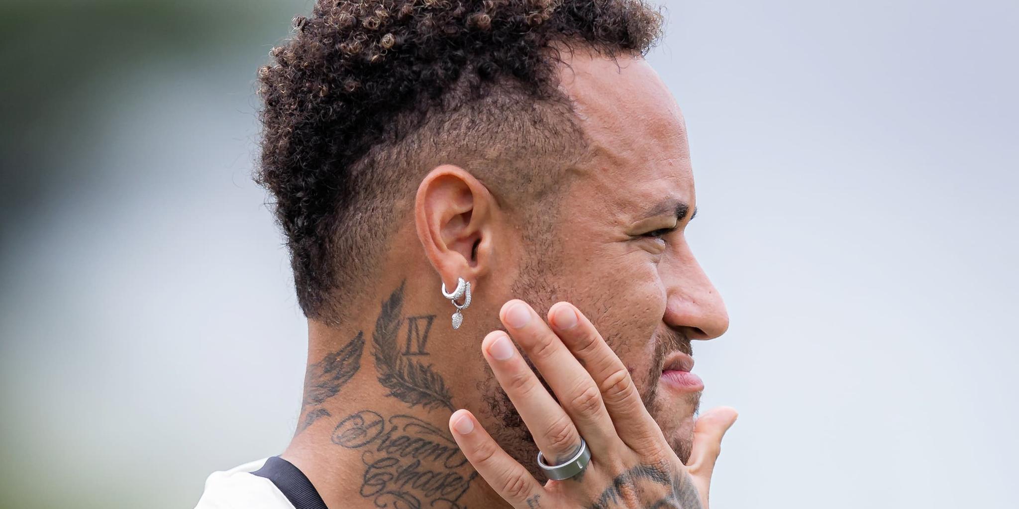 "O Neymar não vai viajar para trabalhar em dois períodos força e resistência", afirmou Cuca