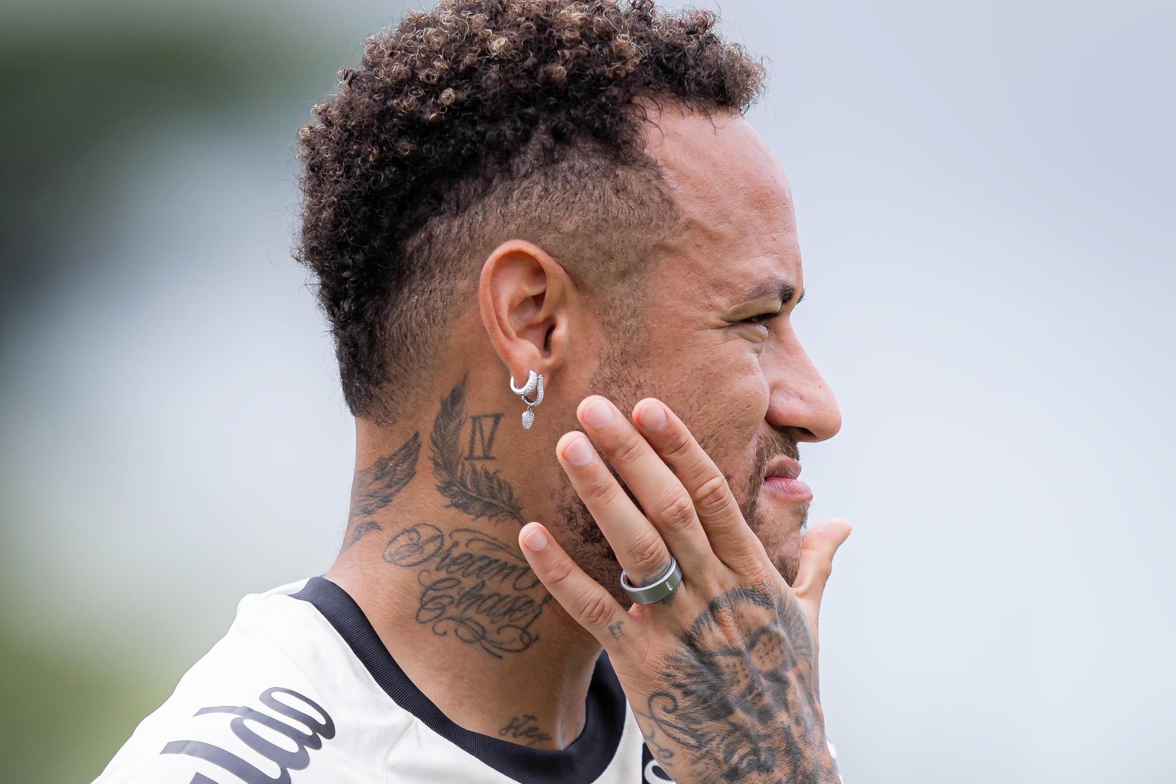 "O Neymar não vai viajar para trabalhar em dois períodos força e resistência", afirmou Cuca