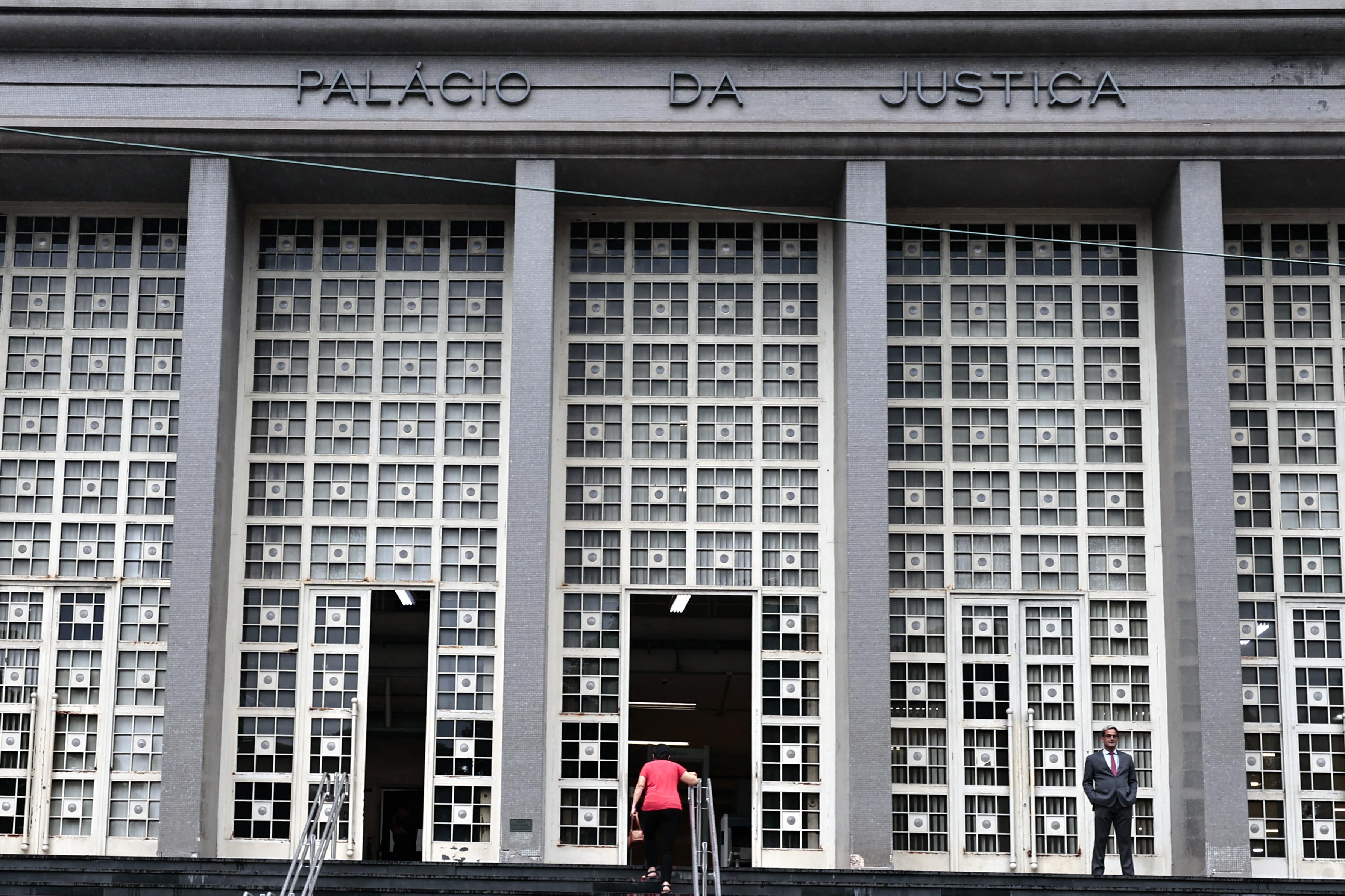 OAB apelou ao Ministério Público, e associações foram ao Ministério do Trabalho; tribunal abrirá licitação