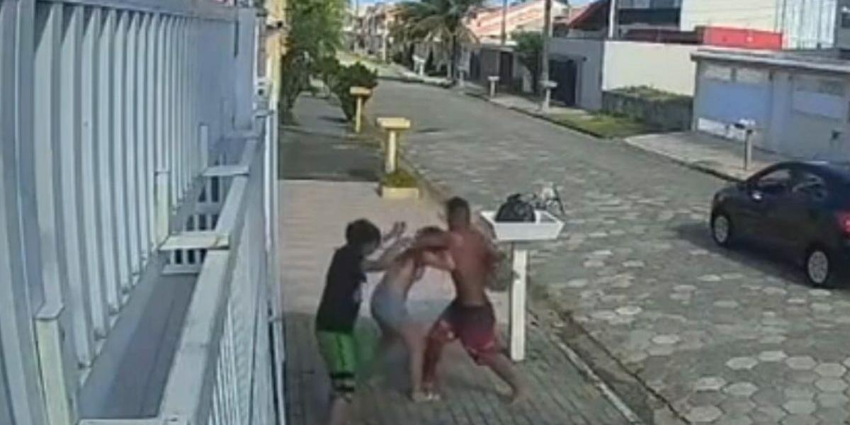 O crime ocorreu na Rua Delvo Factori, no bairro Balneário Casa Branca, em Peruíbe
