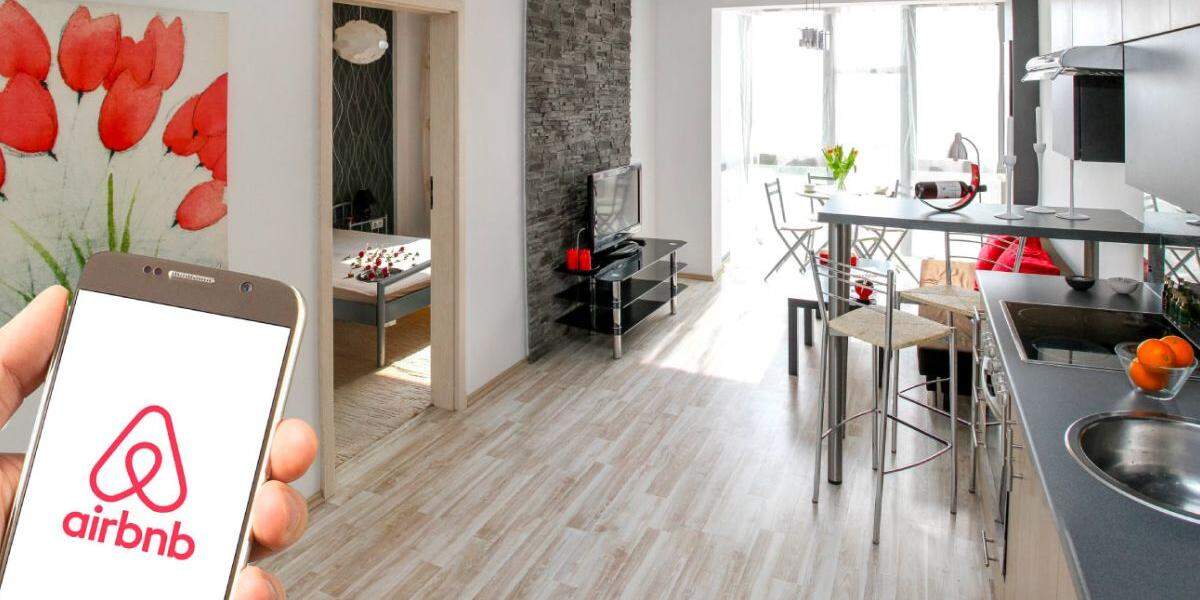 Airbnb eleva projeção anual com demanda forte e avanços com IA na plataforma