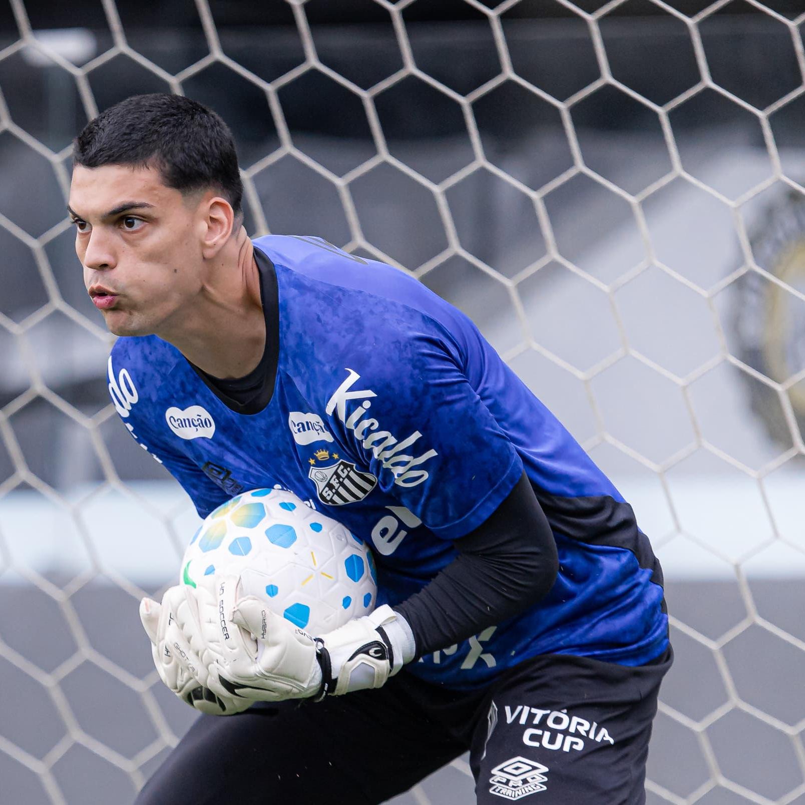 Gabriel Brazão conta com o apoio do torcedor na Vila Belmiro para o Santos voltar a vencer