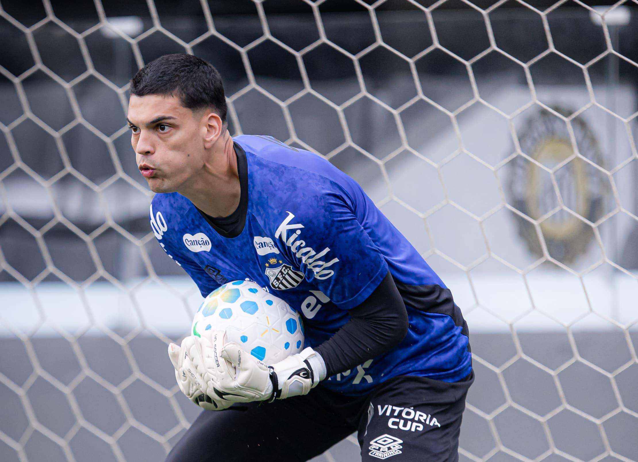 Gabriel Brazão conta com o apoio do torcedor na Vila Belmiro para o Santos voltar a vencer