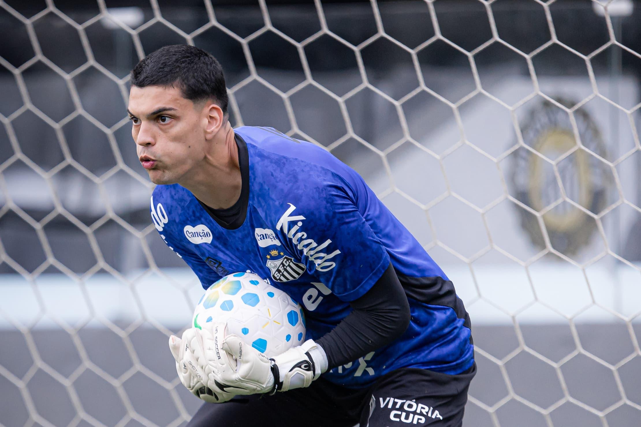 Gabriel Brazão conta com o apoio do torcedor na Vila Belmiro para o Santos voltar a vencer