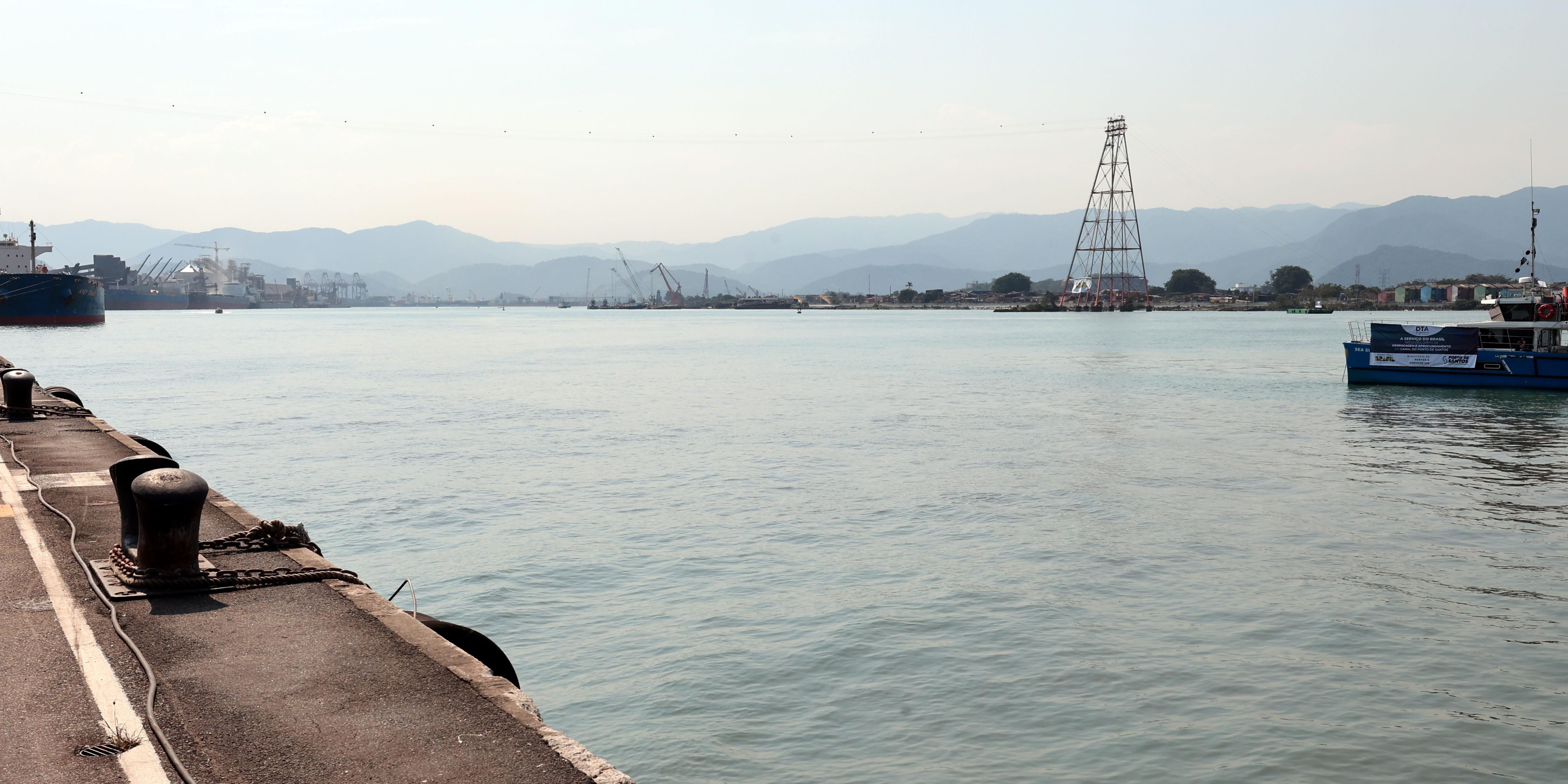 The immersed tunnel will be 1.5 kilometers long, with 870 meters beneath the navigation channel of Porto de Santos. Construction is expected to begin in 2027, with completion in 2031