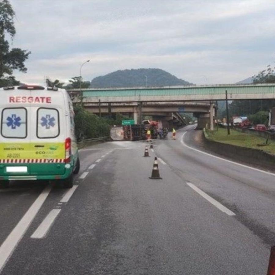 Acidente não causou congestionamento.