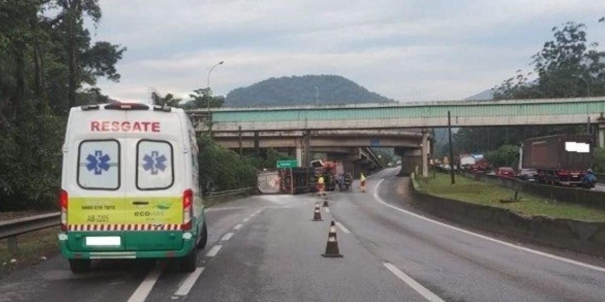 Acidente não causou congestionamento.