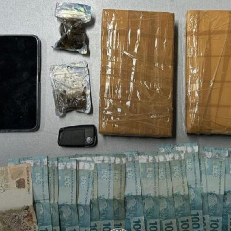 Dinheiro, celulares e entorpecentes foram encontrados com 'Fazendinha' e apreendidos
