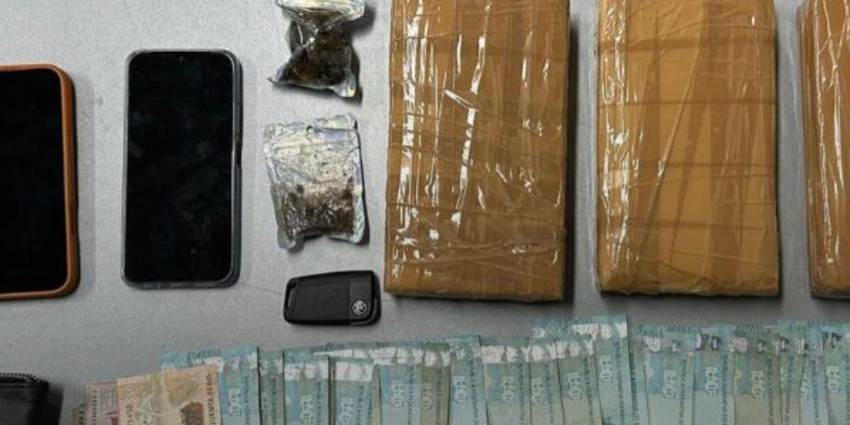 Dinheiro, celulares e entorpecentes foram encontrados com 'Fazendinha' e apreendidos