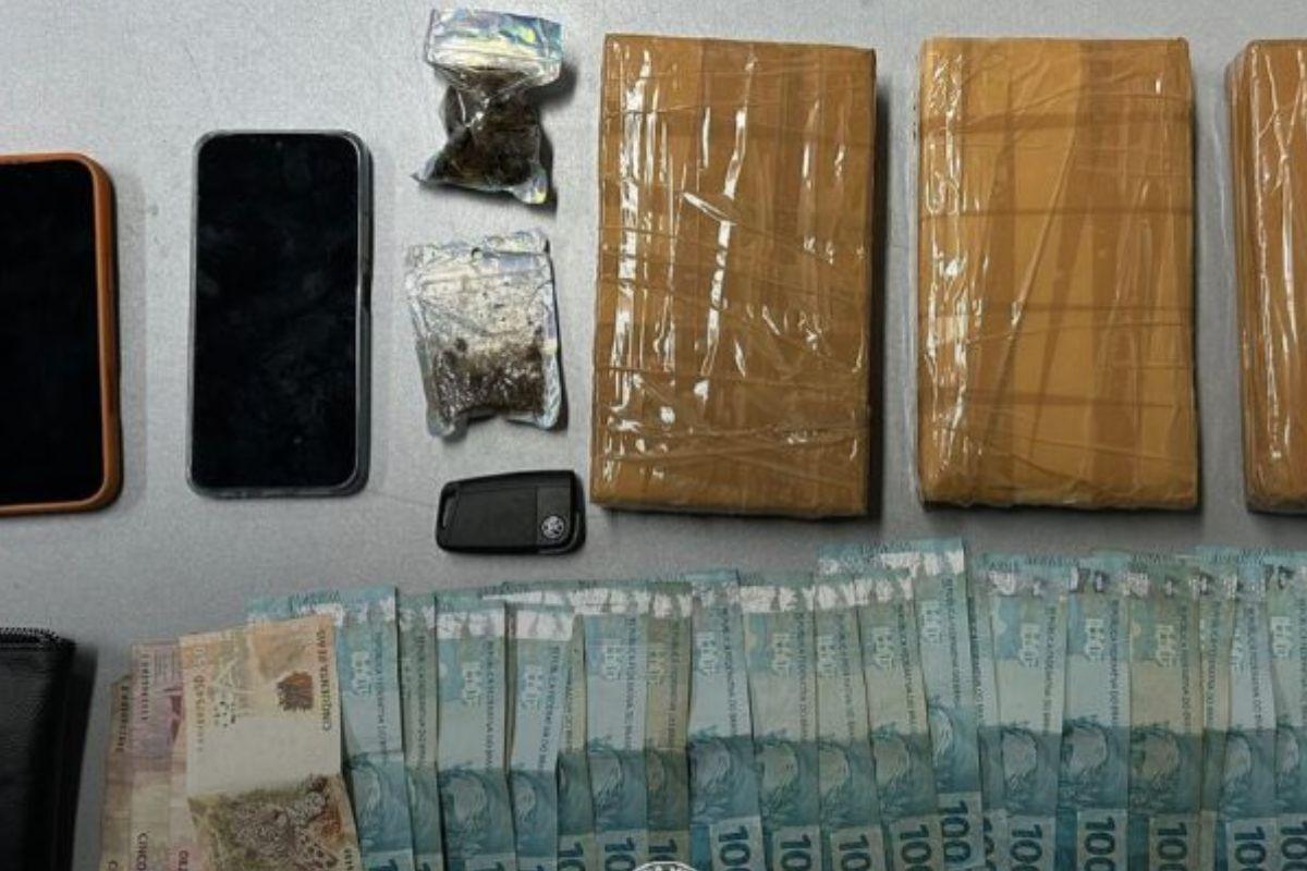 Dinheiro, celulares e entorpecentes foram encontrados com 'Fazendinha' e apreendidos