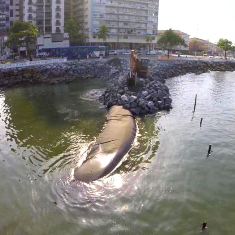 Em projeto-piloto os primeiros geobags foram instalados em 2018 pela Prefeitura de Santos em parceria com a Unicamp