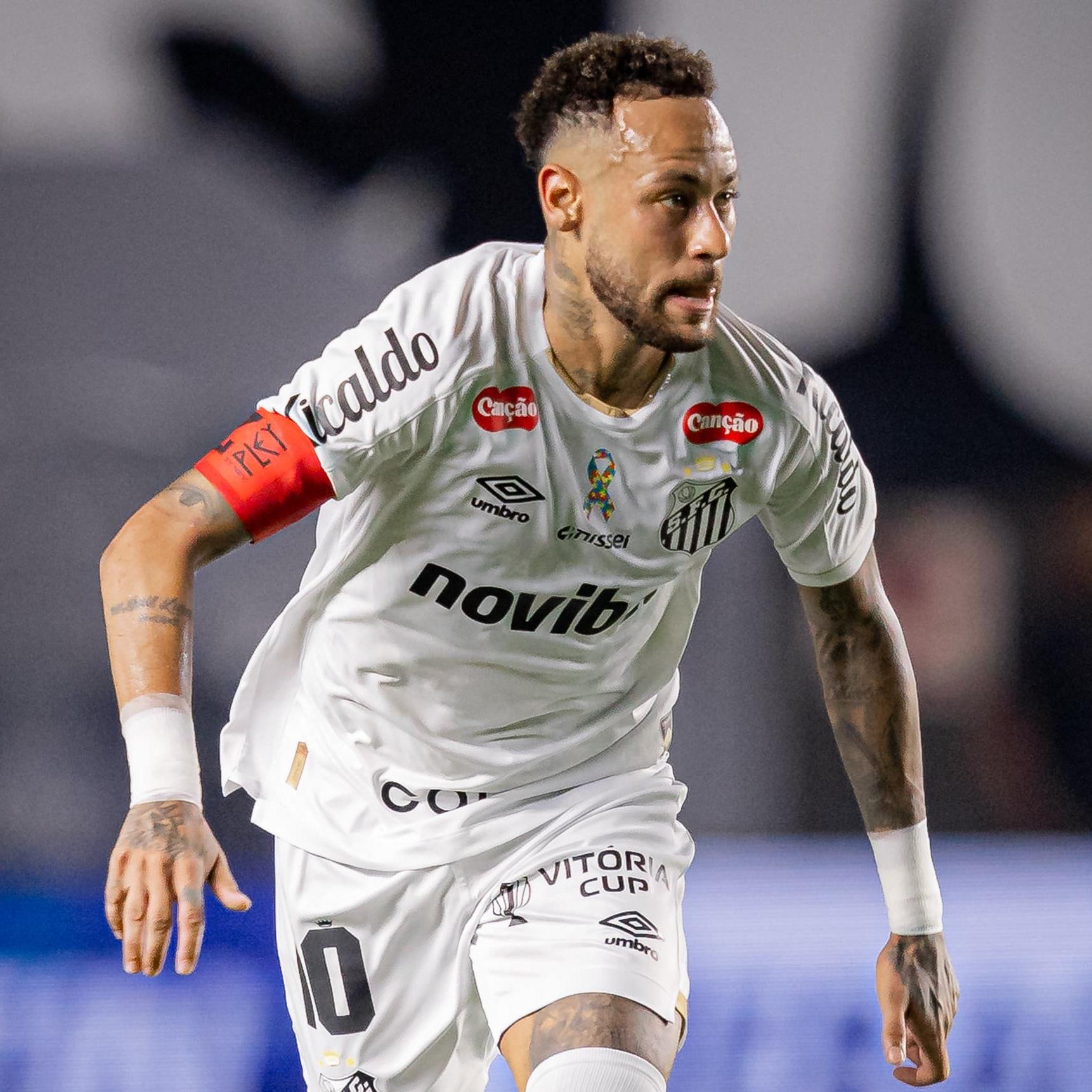 Neymar caiu na pilha do uruguaio Diego Hernández e vai ficar fora do jogo contra o Flamengo