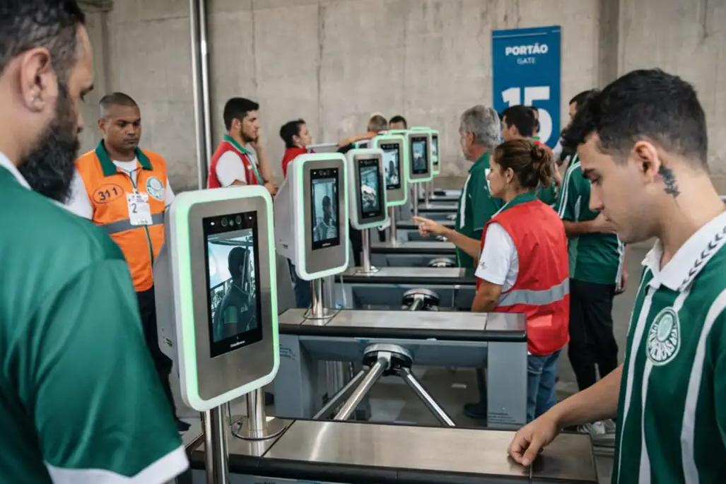 O Allianz Parque, em São Paulo, foi o primeiro estádio do mundo a ter a tecnologia em todos os acessos, ainda em 2023