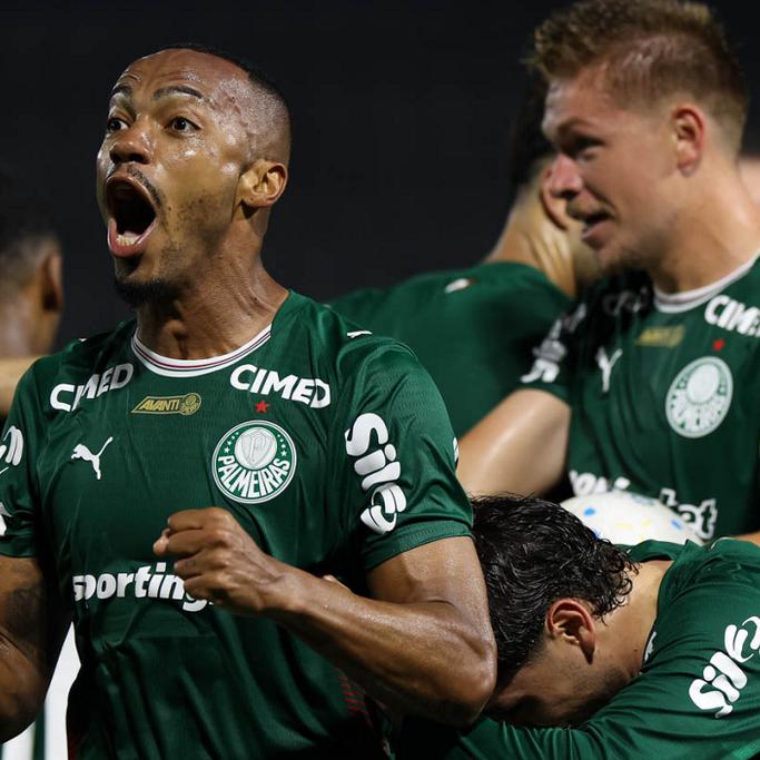 Aos oito minutos da etapa final, o Grêmio (que fechou a 10ª rodada da competição com 11 pontos) chegou a ensaiar uma virada graças a um belo gol do artilheiro Carlos Vinícius