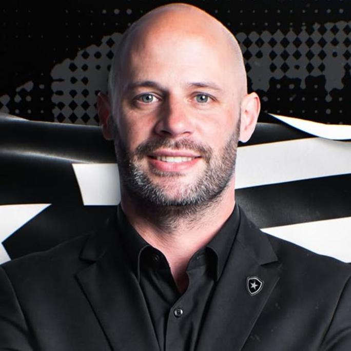 Antes da primeira passagem pelo Botafogo como auxiliar técnico, Franclim Carvalho também trabalhou com Arthur Jorge no Braga (Portugal), onde faturaram a taça da Liga de Portugal