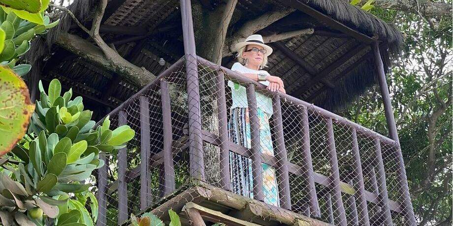 A mansão de Ana Maria Braga no litoral de São Paulo tem um mirante com vista para o mar, chamado de 'Casa do Tarzan'