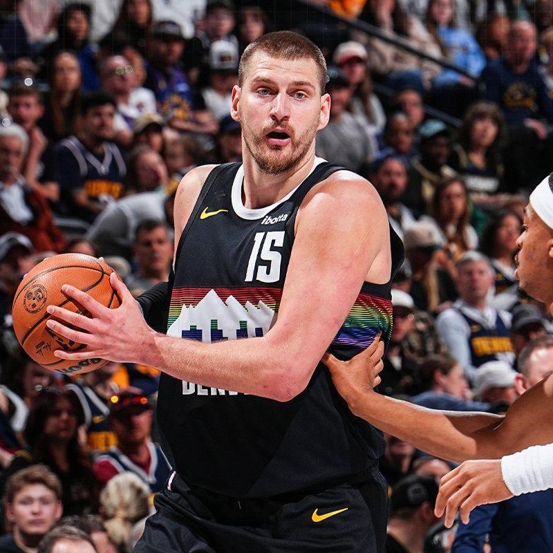 Jokic leva a melhor sobre Wembanyama e decide vitória do Nuggets contra Spurs na NBA