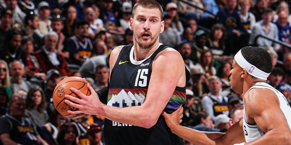 Jokic leva a melhor sobre Wembanyama e decide vitória do Nuggets contra Spurs na NBA