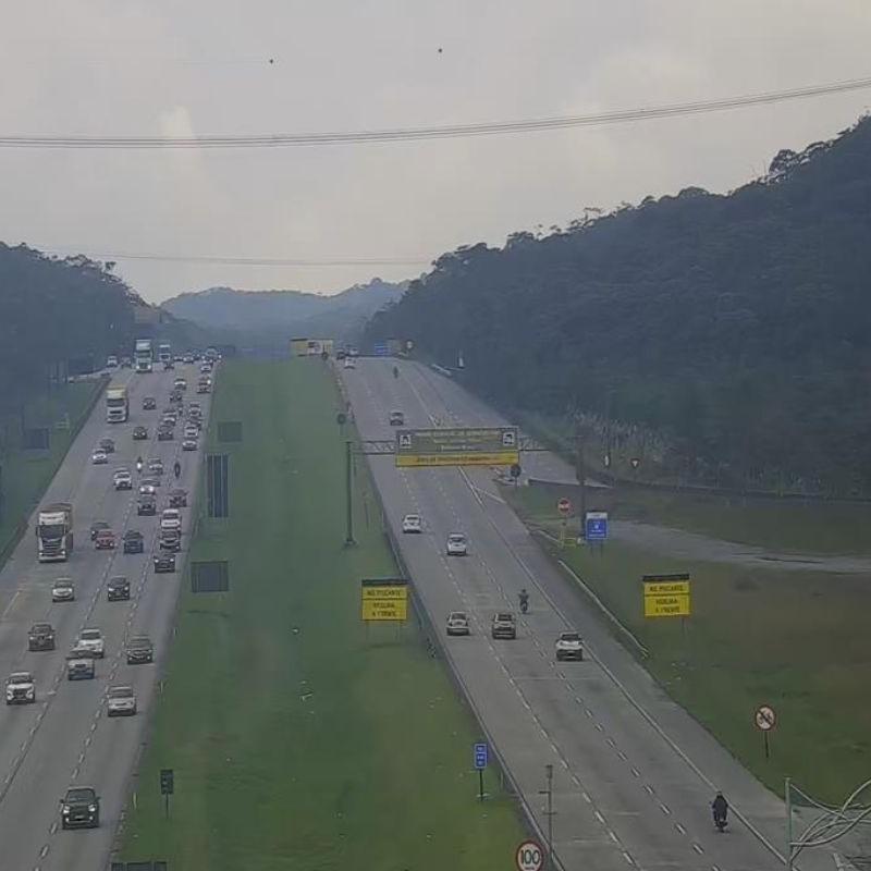 Domingo de Páscoa tem pontos de lentidão em rodovias do litoral de São Paulo