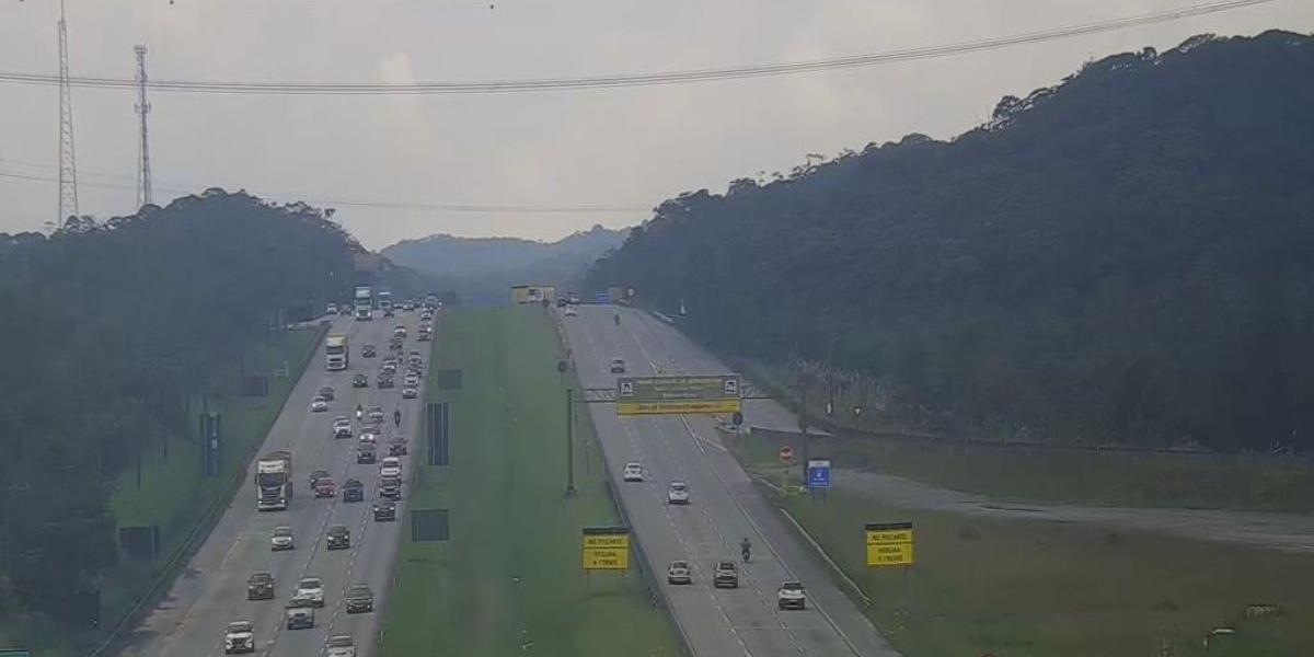 Domingo de Páscoa tem pontos de lentidão em rodovias do litoral de São Paulo