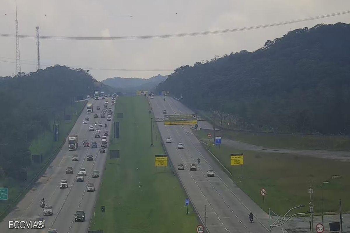Domingo de Páscoa tem pontos de lentidão em rodovias do litoral de São Paulo