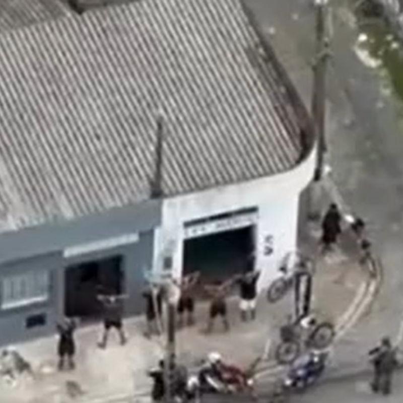 Adolescentes foram detidos e levados para delegacia