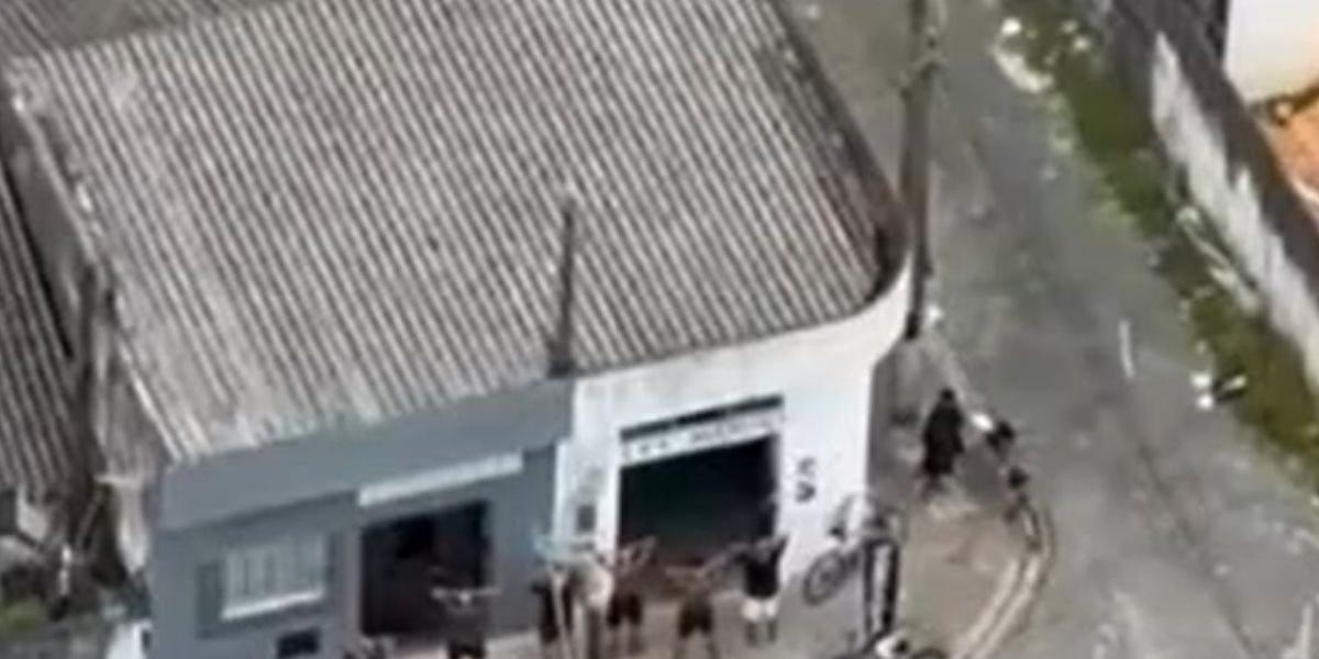 Adolescentes foram detidos e levados para delegacia