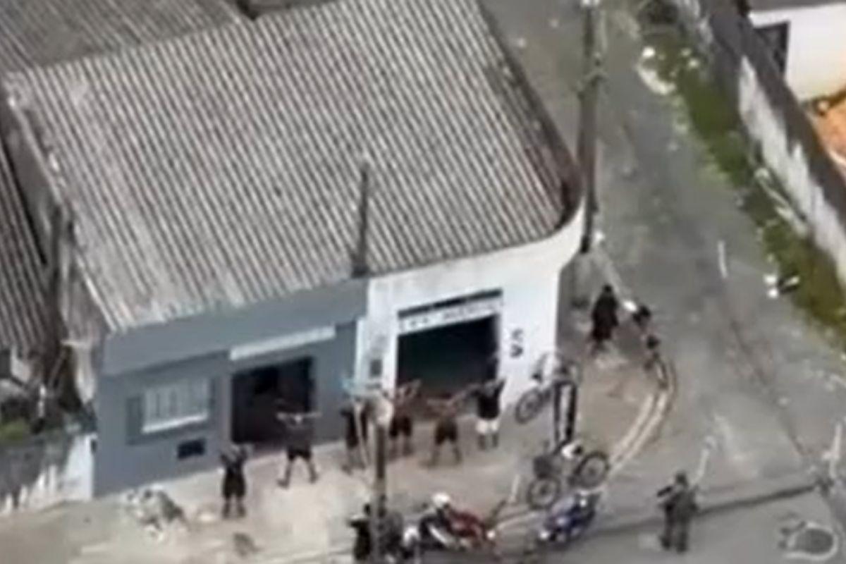 Adolescentes foram detidos e levados para delegacia