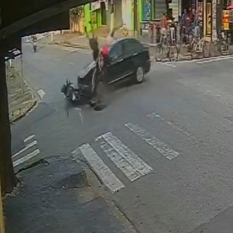 Acidente aconteceu no cruzamento da Alameda das Margaridas com a Rua Manoel Araújo, no bairro Vila Santo Antônio