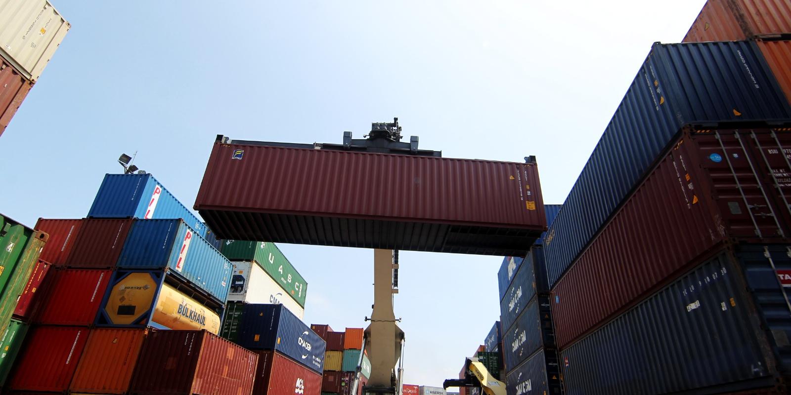 Terminal de Santos reverte multa por retenção de contêineres 