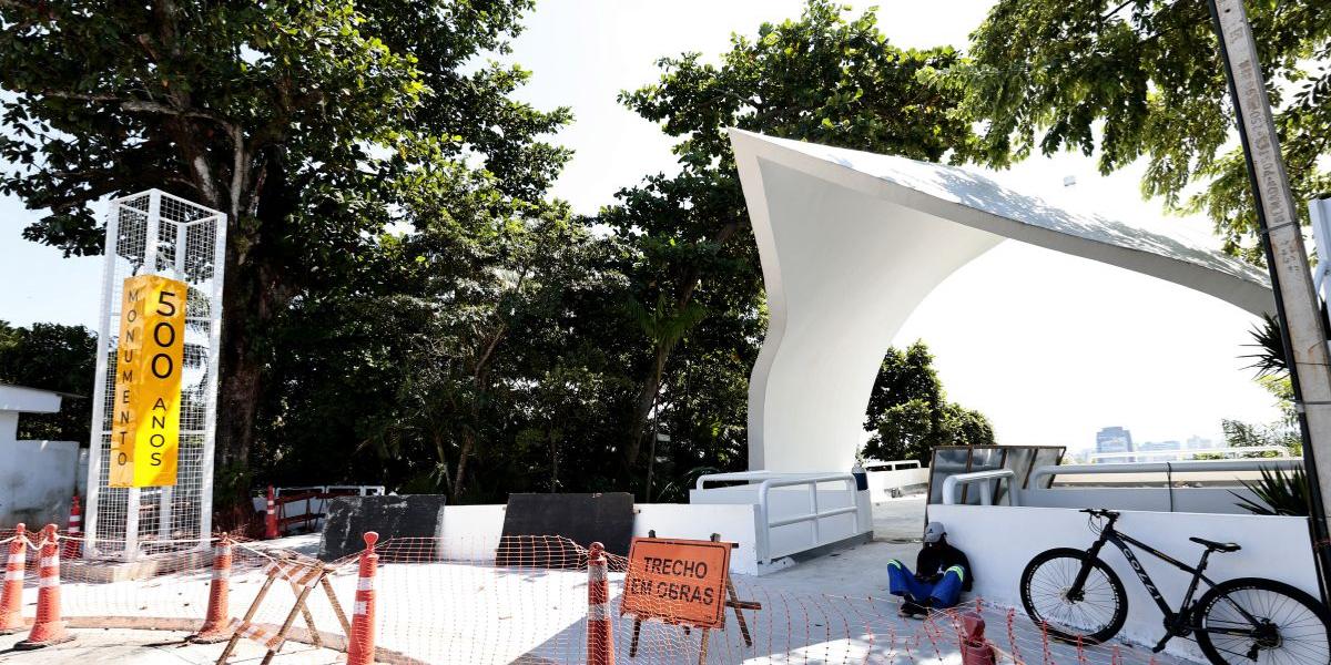 Monumento dos 500 Anos tem restauro 83% pronto, diz Prefeitura, segundo a qual chuva atrasou obra