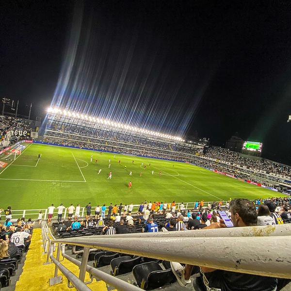 Cenário do Santos em 2026: mal em campo no Brasileirão e com déficit nas alturas