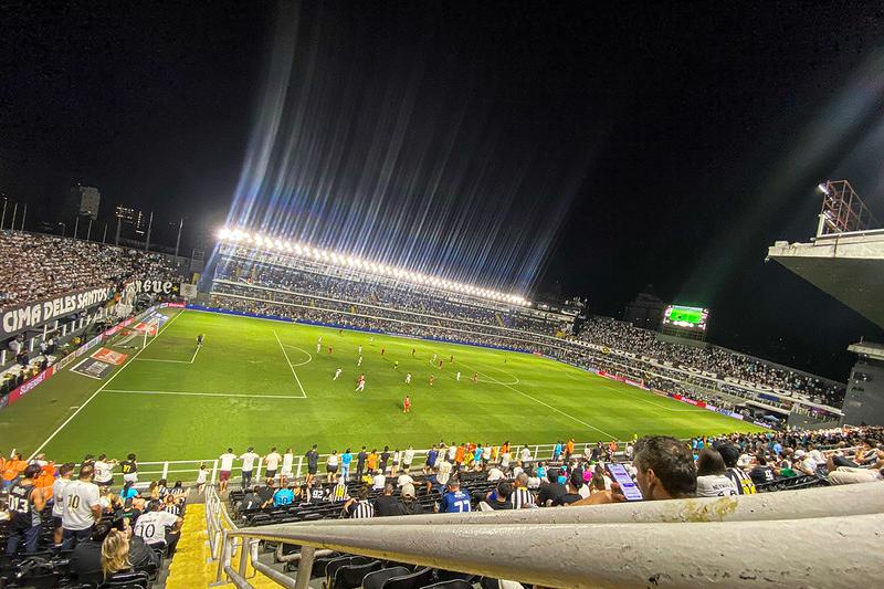 Cenário do Santos em 2026: mal em campo no Brasileirão e com déficit nas alturas