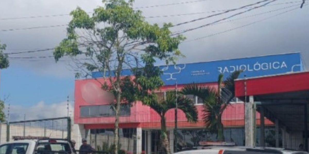 Local teve portas arrombadas