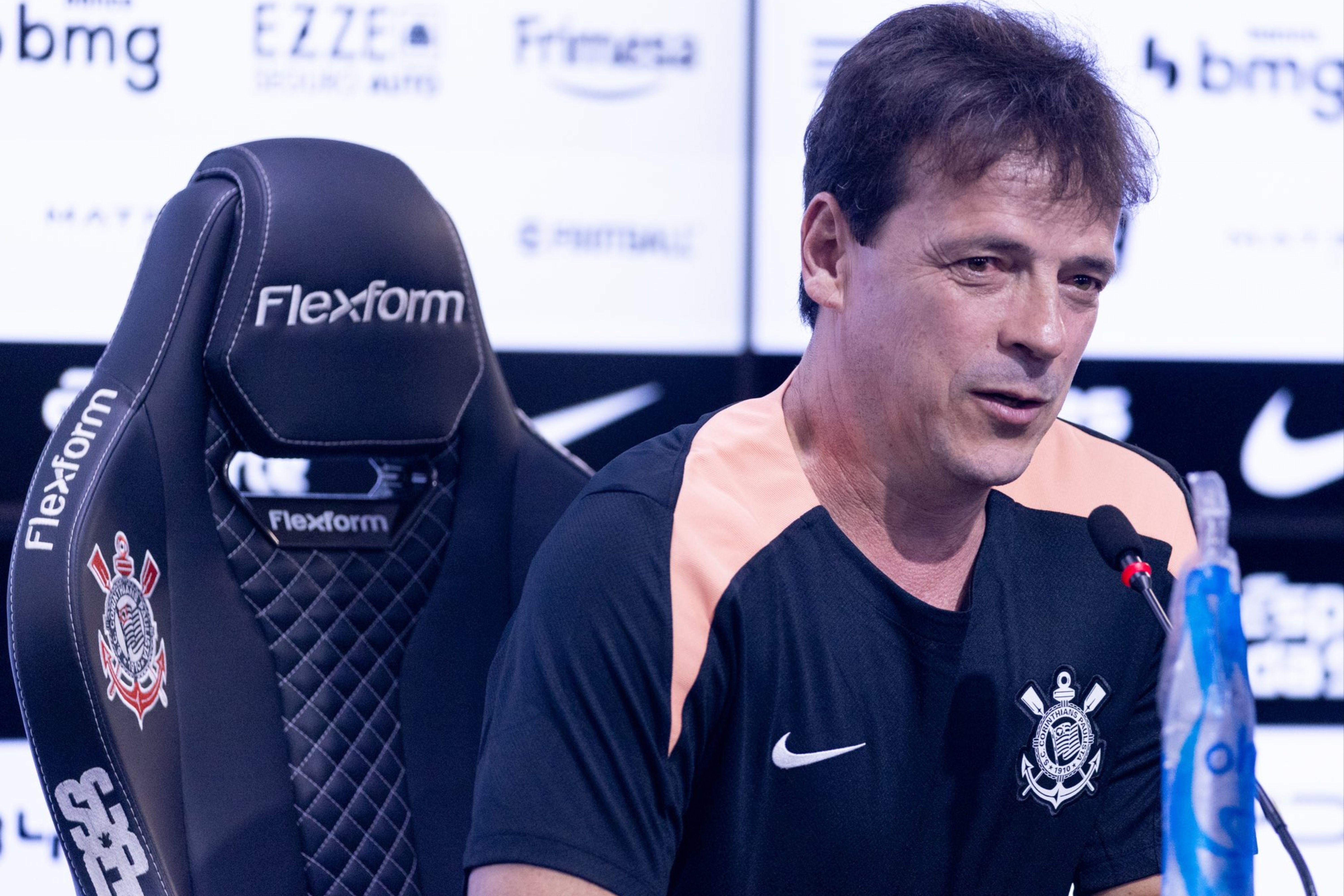 Diniz se realiza no Corinthians e torce para Memphis ficar: 'Quero construir história com ele'